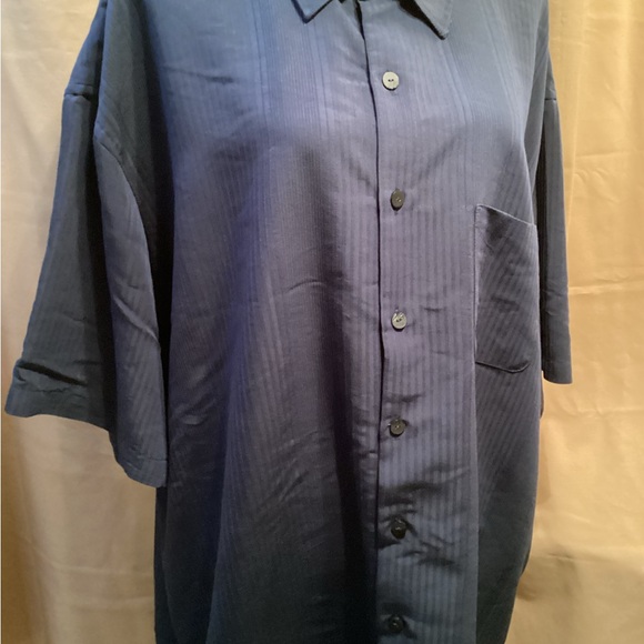 Van Heusen short sleeve button down shirt,Size 3XLT, in good condition - Picture 4 of 5